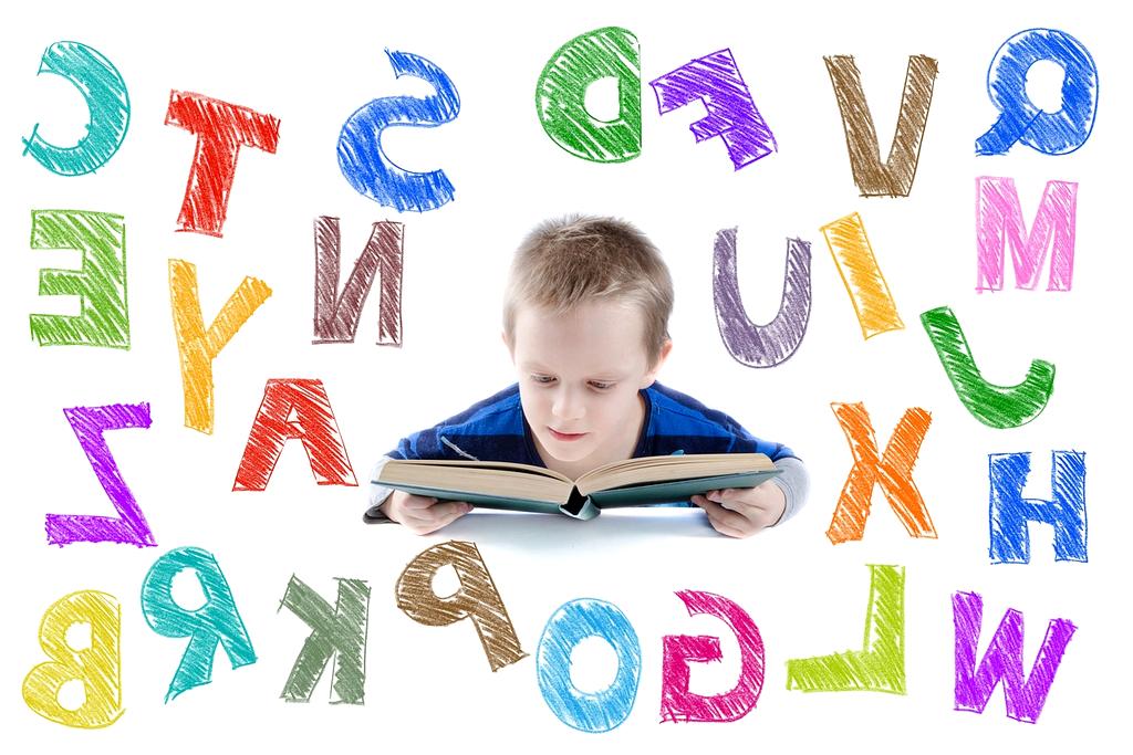 Student uczący się języków obcych przez bezpośrednie wgranie wiedzy do mózgu