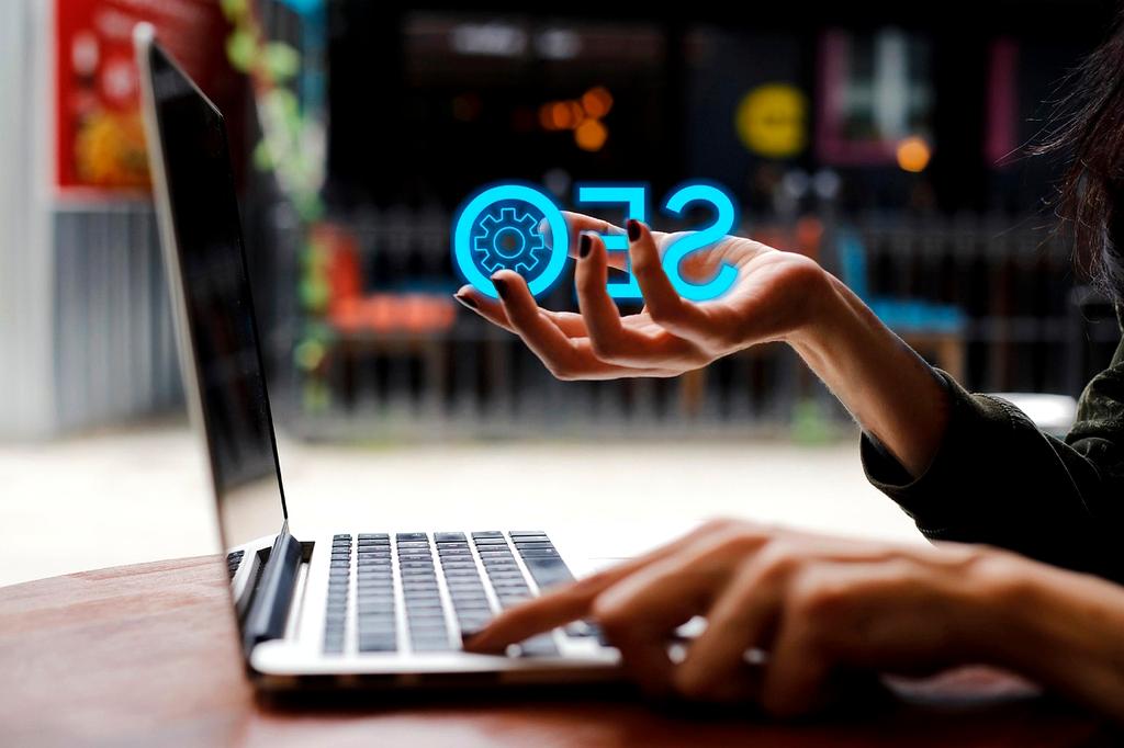 Konsultant technologiczny podczas spotkania z klientem omawiający wdrożenie rozwiązań AI